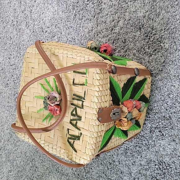 Woven basket - Picture 1 of 5